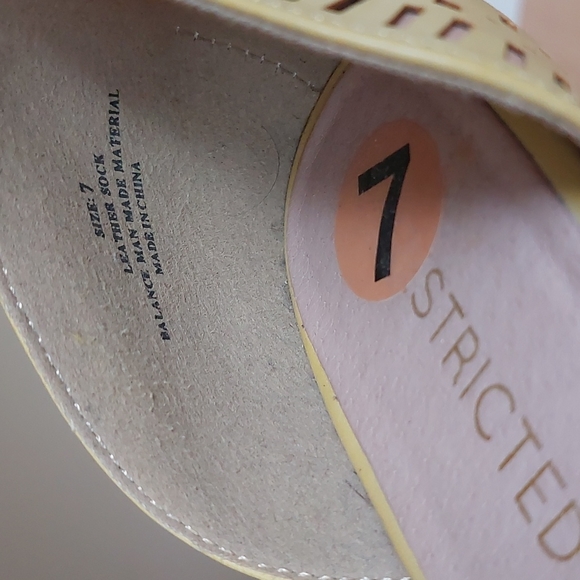 Yellow Open Toe Flats Sandals - Picture 11 of 16